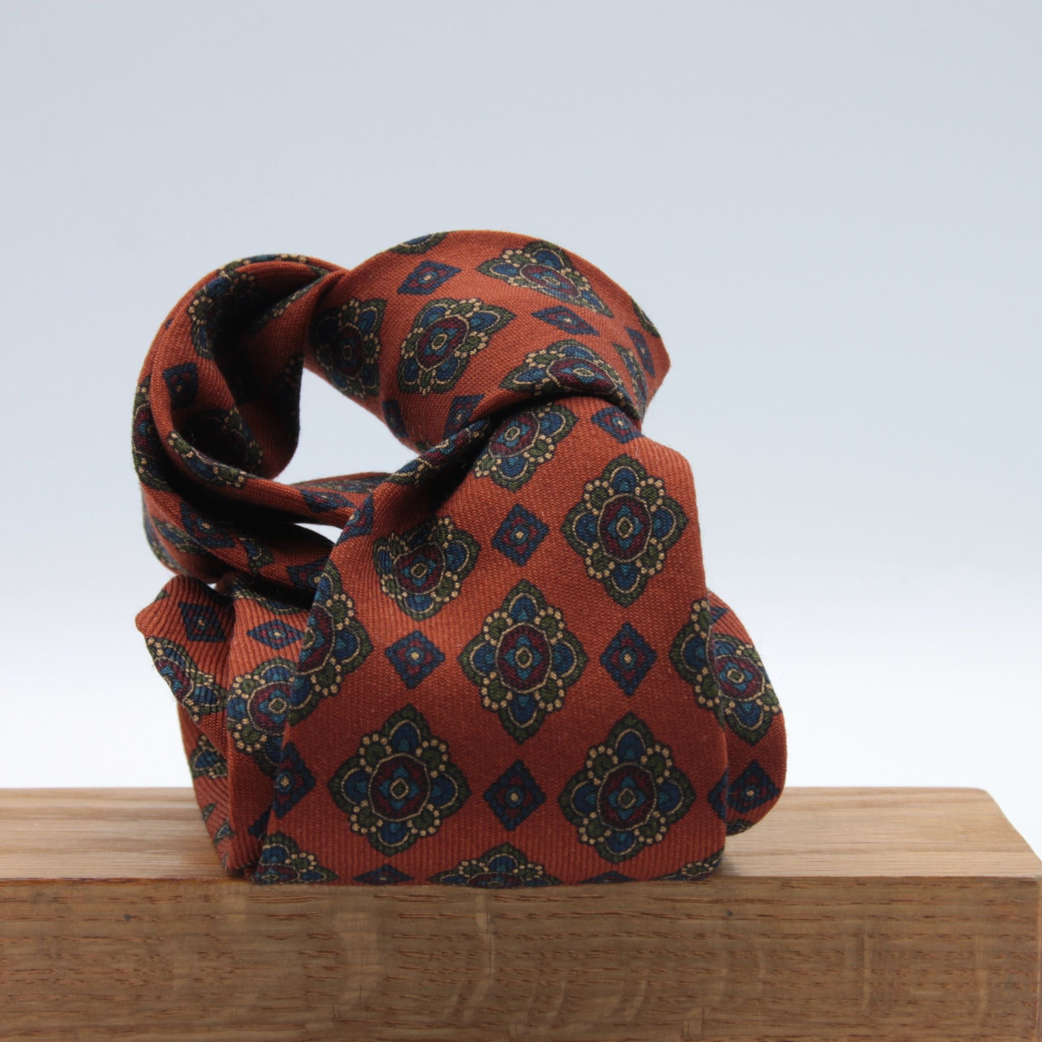 Cruciani &amp; Bella
Printed and Handmade in Italy
100% Wool
Unlined
Orange, Green, Blue and Red Motif Tie
8 cm x 150 cm
#9129