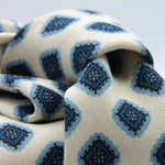 Cruciani &amp; Bella
Printed and Handmade in Italy
100% Wool
Unlined
White, Blue and Light Blue&nbsp; Motif Tie
8 cm x 150 cm
#9141