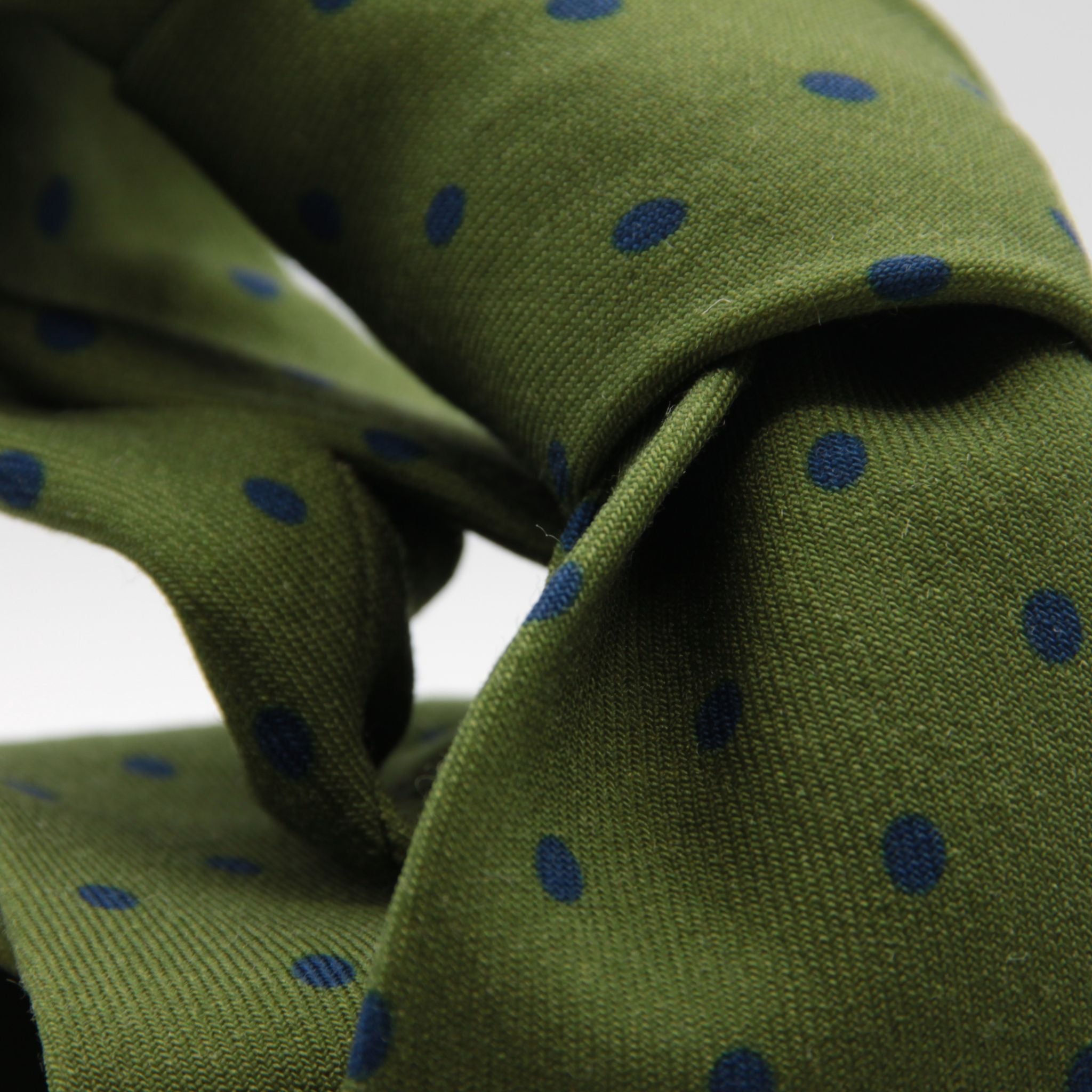 Cruciani &amp; Bella
Printed and Handmade in Italy
100% Wool
Unlined
Green and Blue Dots Motif Tie
8 cm x 150 cm
#9176