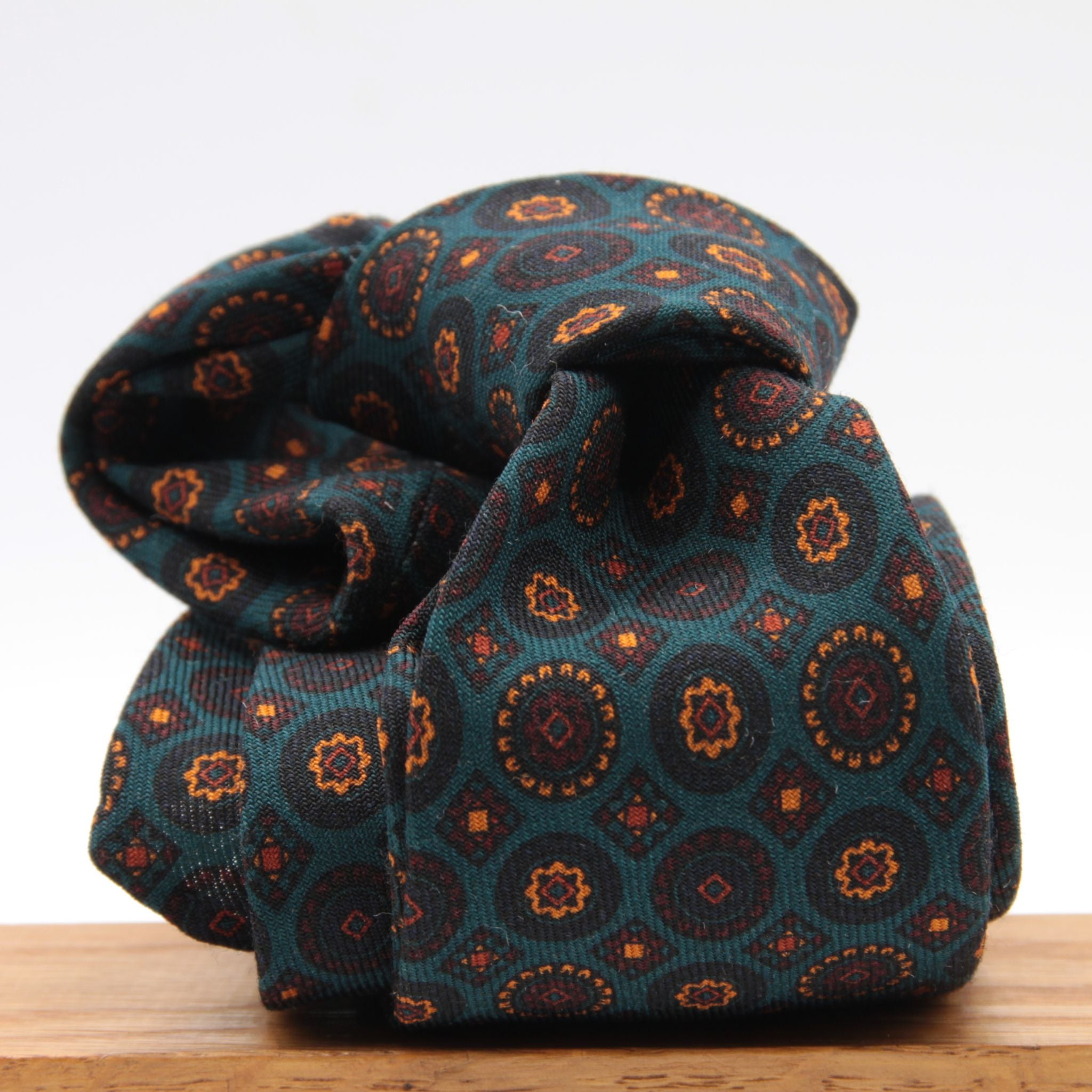 Cruciani &amp; Bella
Printed and Handmade in Italy
100% Wool
Unlined
Turquoise, Rust, Beige and Blue Motif Tie
8 cm x 150 cm
#9183