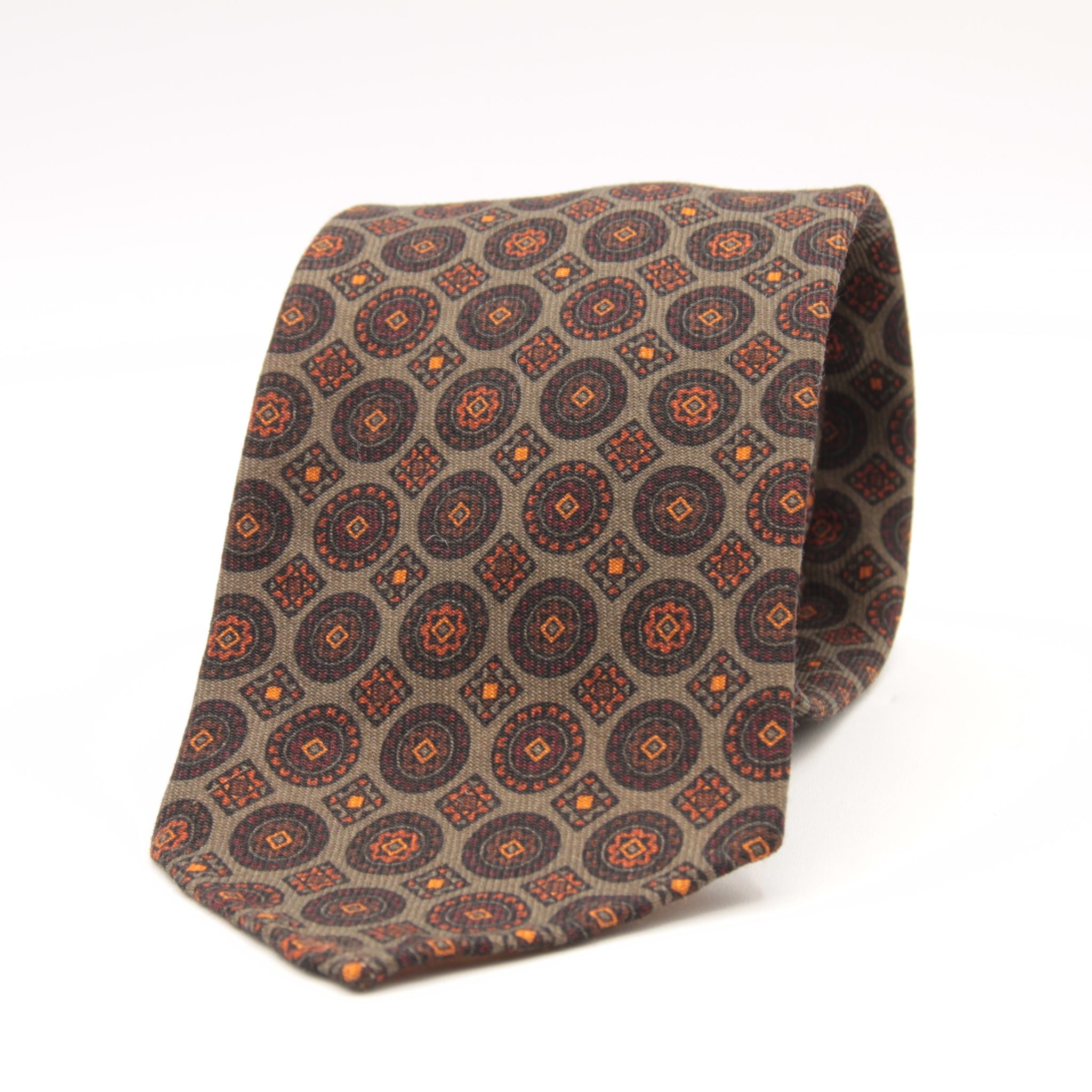 Cruciani &amp; Bella
Printed and Handmade in Italy
100% Wool
Unlined
Grey, Rust, Beige and Orange Motif Tie
8 cm x 150 cm
#9186