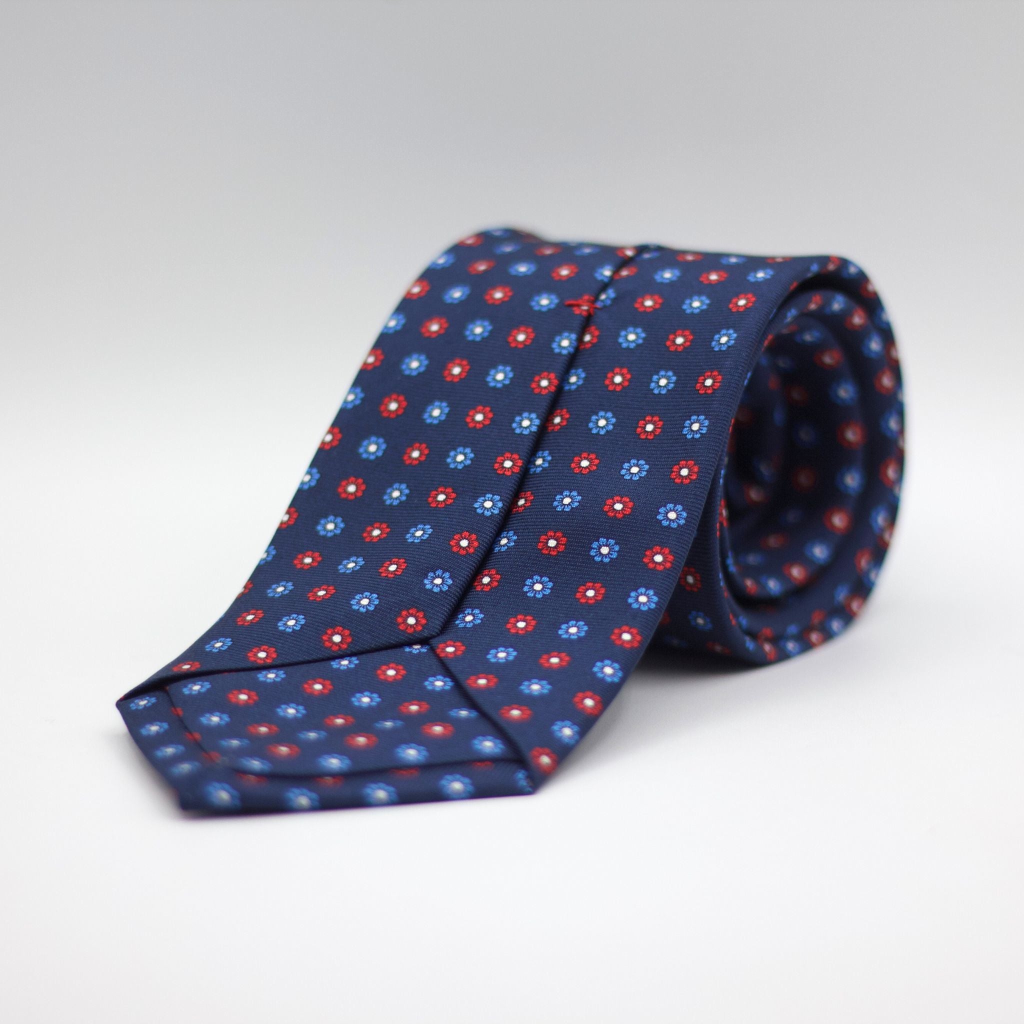 Cruciani &amp; Bella 100% Printed Silk Self-Tipped Blue, Light Blue and Red Daisies Tie Handmade in Rome, Italy. 8 cm x 150 cm