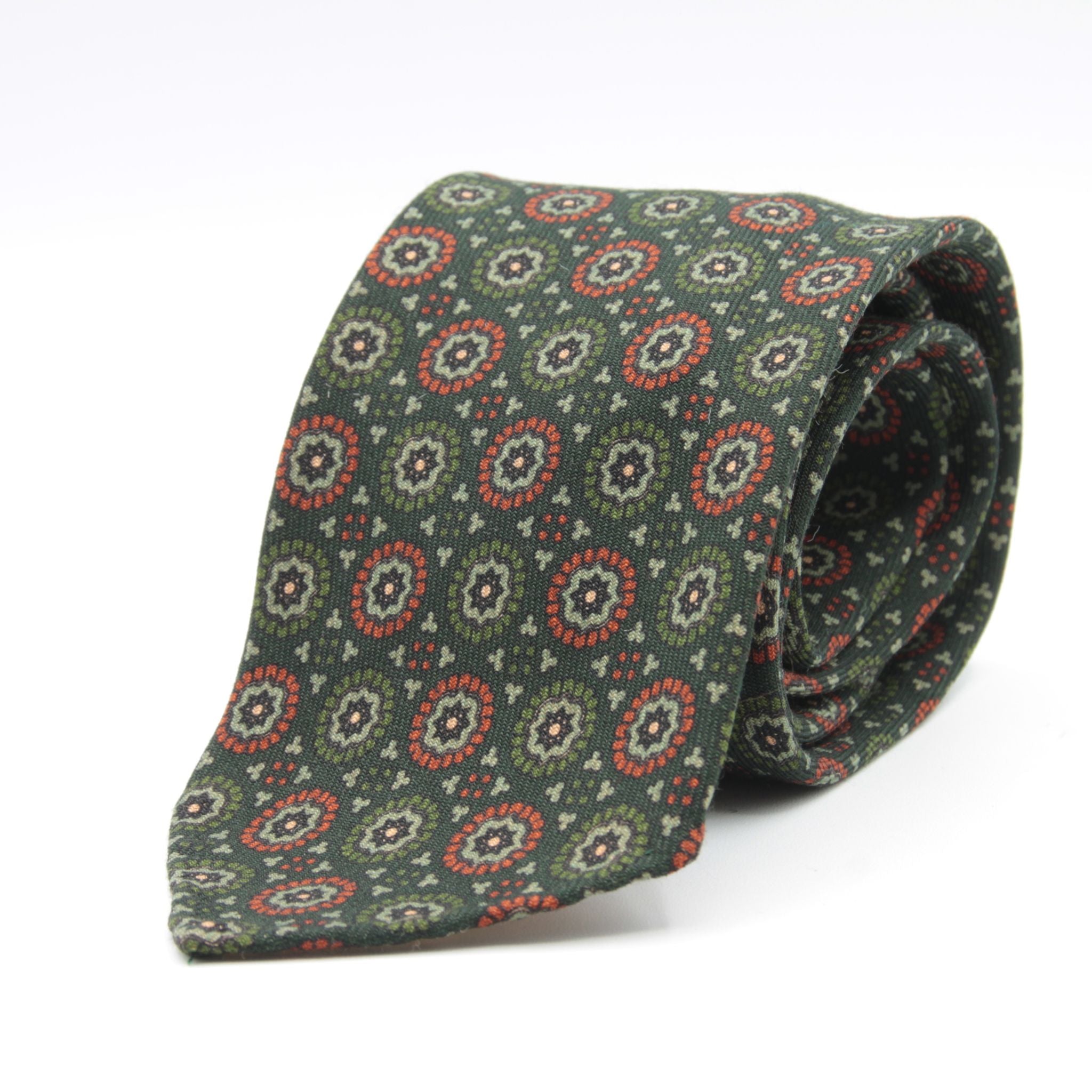 Cruciani &amp; Bella
Printed and Handmade in Italy
100% Wool
Unlined
Green and Orange Motif Tie
8 cm x 150 cm
#9189