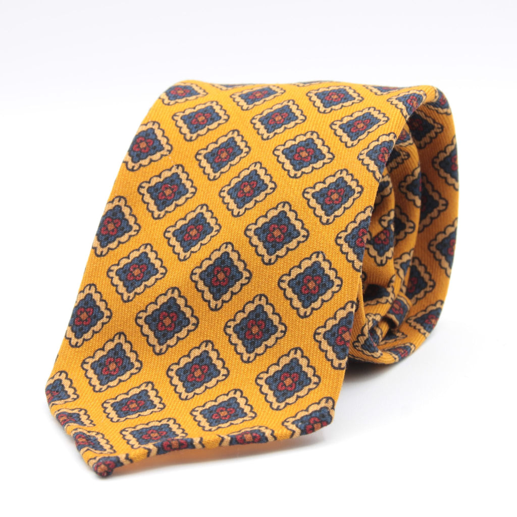 Cruciani &amp; Bella
Printed and Handmade in Italy
100% Wool
Unlined
Yellow, Blue and Red Motif Tie
8 cm x 150 cm
#9191