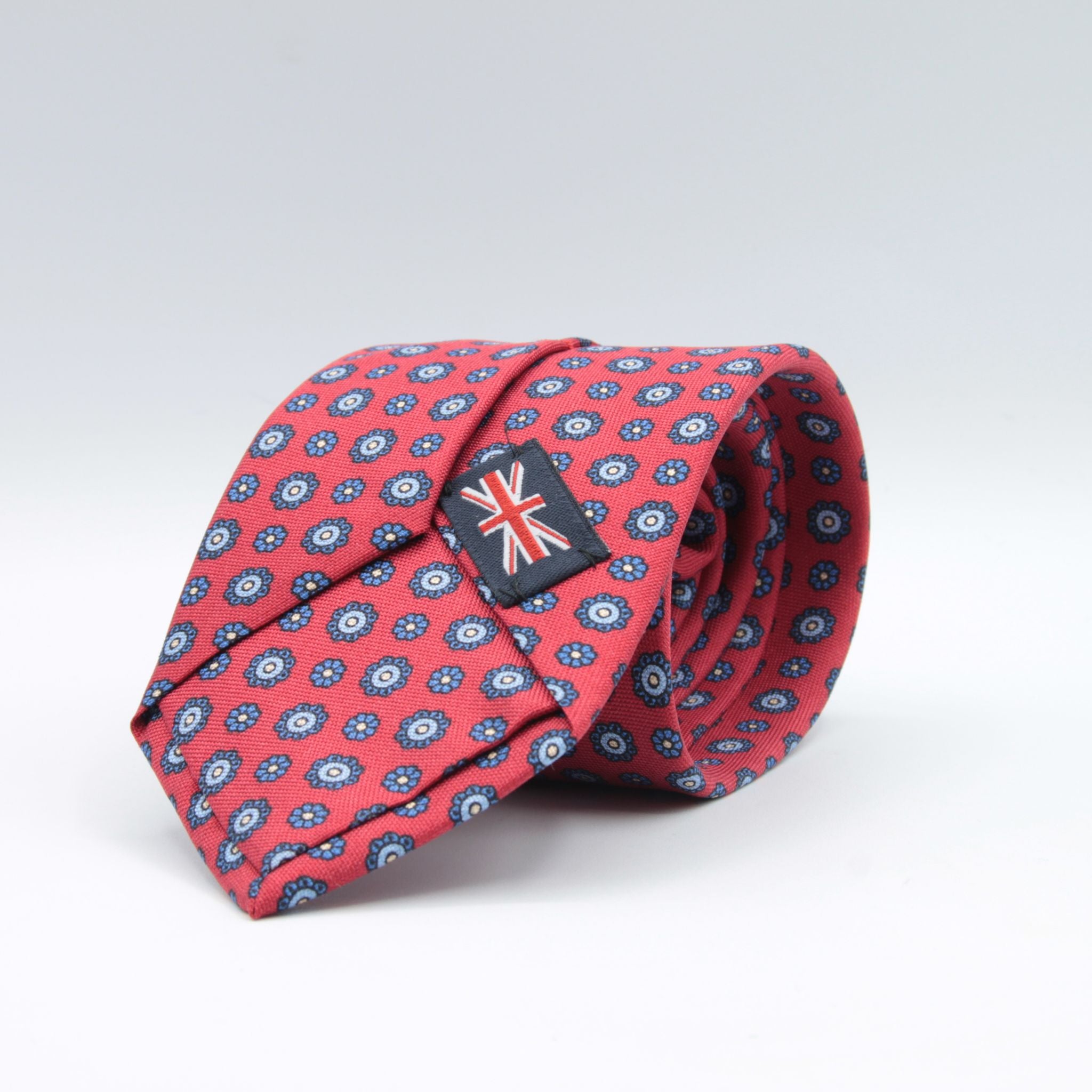 Cruciani &amp; Bella
100% Printed Hopsack Silk
Self Tipped
Handmade in England
Red, Blue and Light Blue Tie
Cm 152 X 8
#9009