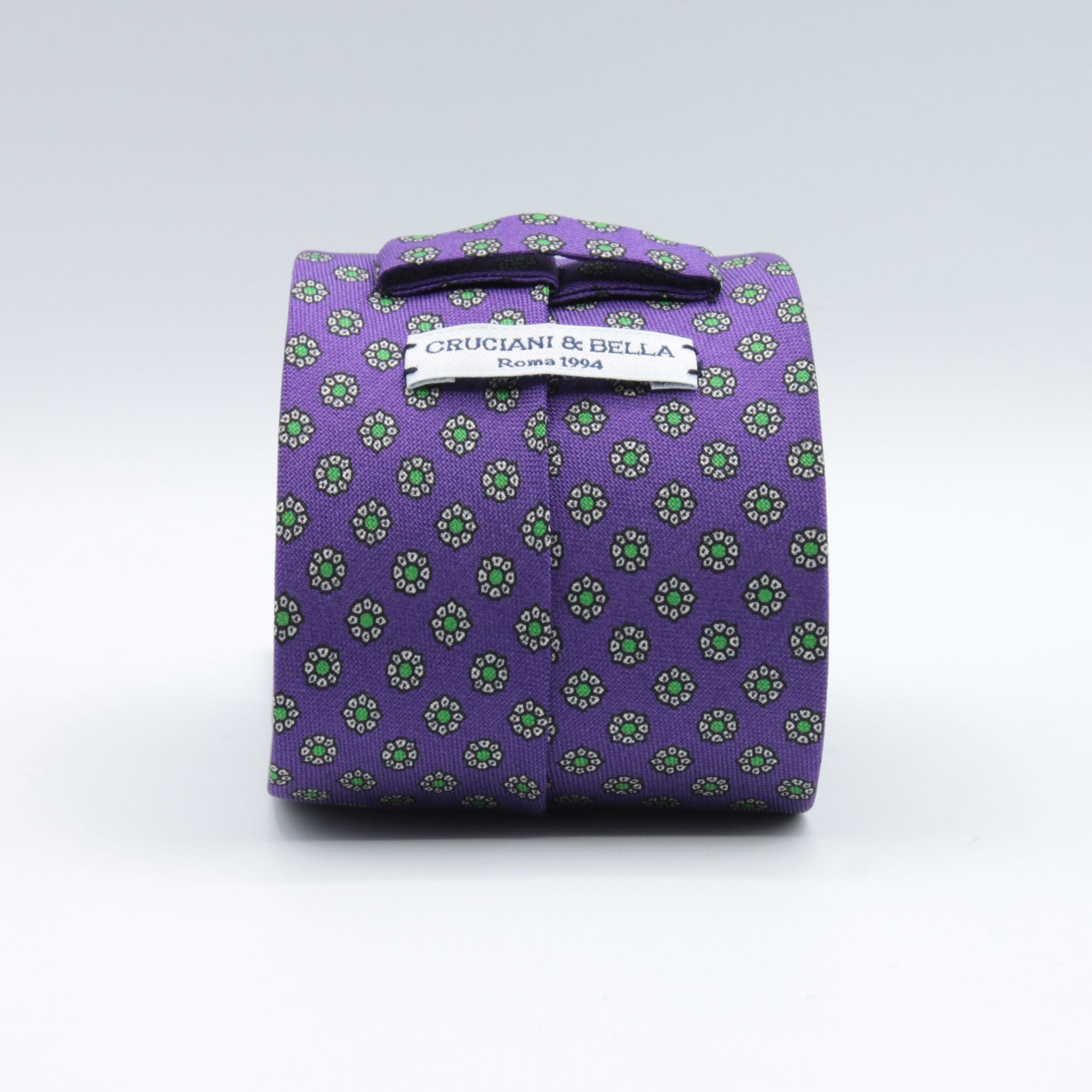 Cruciani &amp; Bella
100% Printed Hopsack Silk
Self Tipped
Handmade in England
Violet, White and Green Tie
Cm 152 X 8
#9008