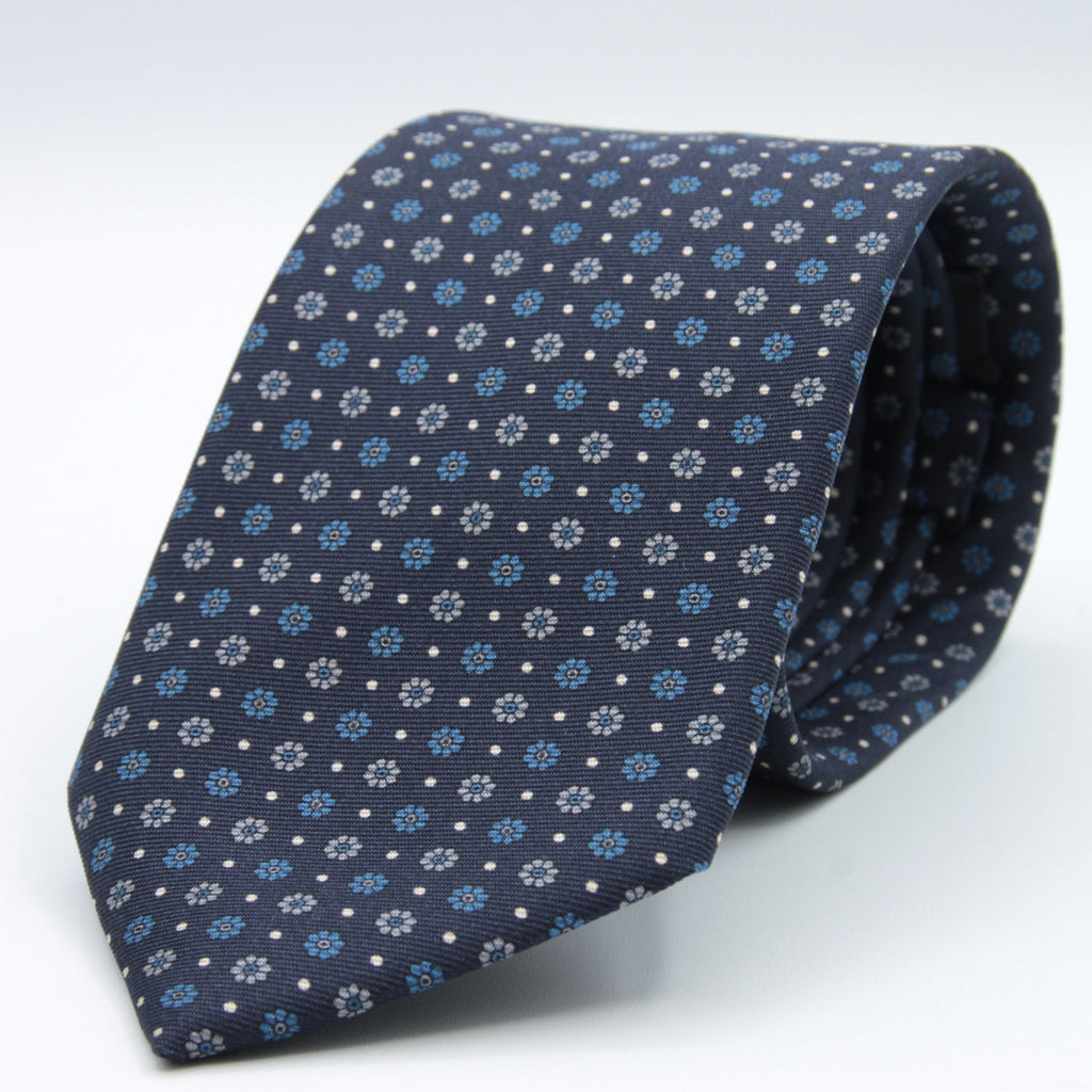 Holliday &amp; Brown for Cruciani &amp; Bella
100% printed Silk
Self Tipped
Navy blue, light blue and white flower motif Tie
Handmade in Italy
8 cm x 150 cm
#8964