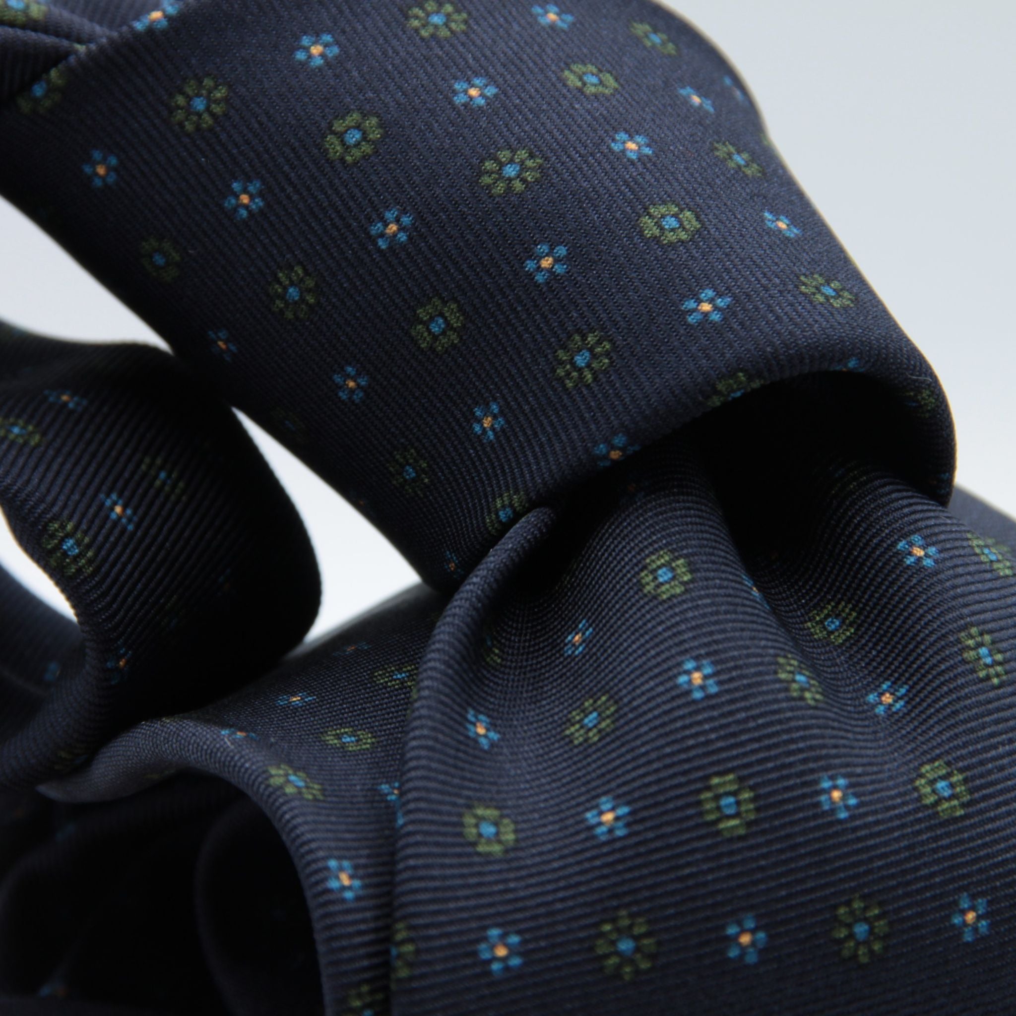 Holliday &amp; Brown for Cruciani &amp; Bella
100% printed Silk
Self Tipped
Navy Blue, Green, Light Blue and Yellow motif Tie
Handmade in Italy
8 cm x 150 cm
#8942