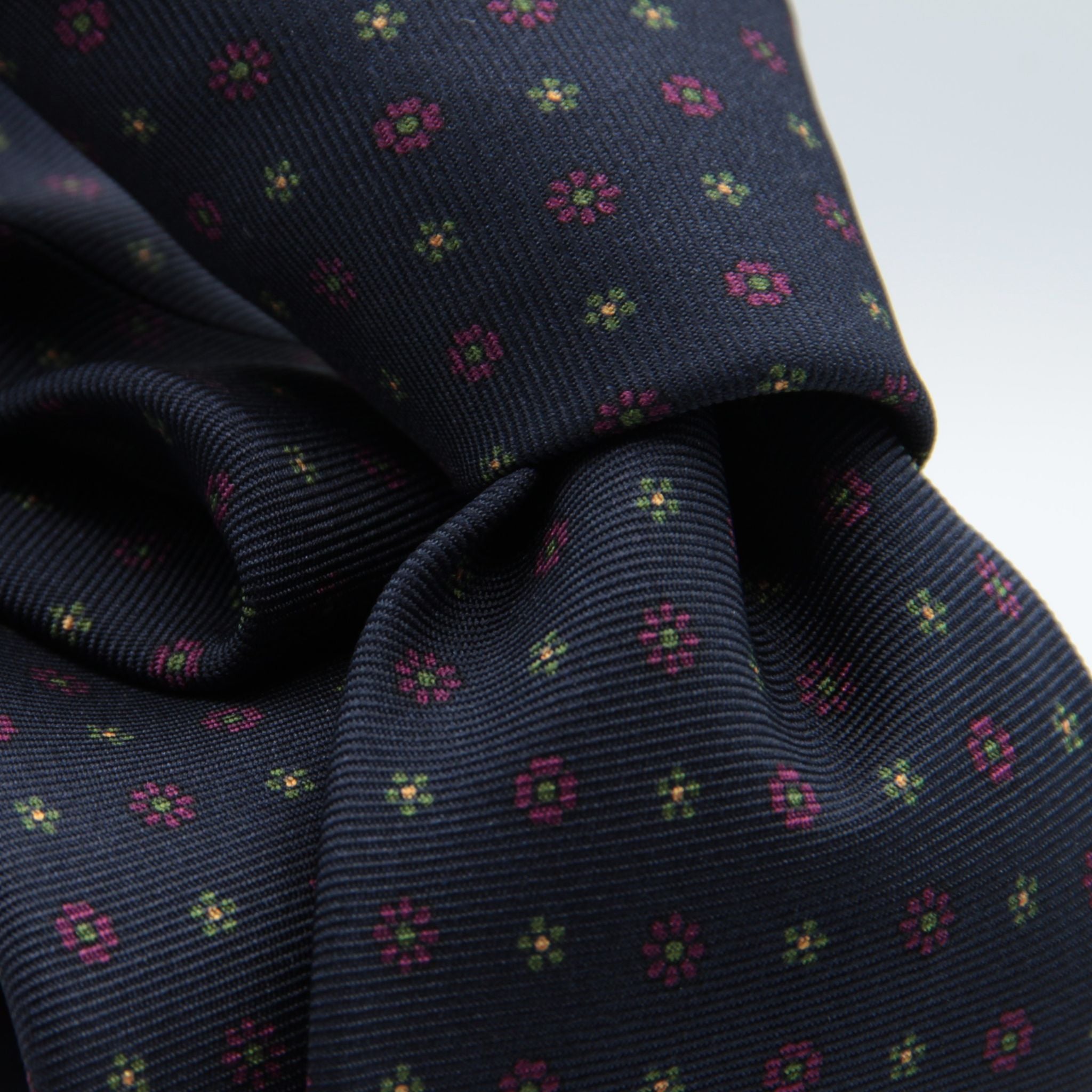 Holliday &amp; Brown for Cruciani &amp; Bella
100% printed Silk
Self Tipped
Navy Blue, Fucsia, Green and Yellow motif Tie
Handmade in Italy
8 cm x 150 cm
#8943