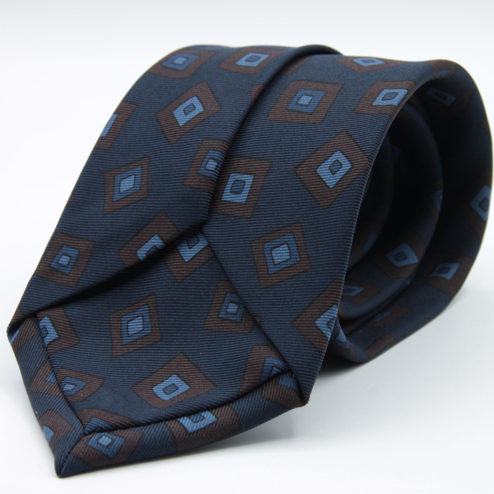 Holliday &amp; Brown for Cruciani &amp; Bella
100% printed Madder Silk
Self Tipped
Dark Blue, Rust and Light Blue medallions motif Tie
Handmade in Italy
8 cm x 150 cm
#8953