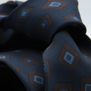 Holliday &amp; Brown for Cruciani &amp; Bella
100% printed Madder Silk
Self Tipped
Dark Blue, Rust and Light Blue medallions motif Tie
Handmade in Italy
8 cm x 150 cm
#8953