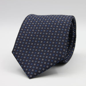 Holliday &amp; Brown for Cruciani &amp; Bella
100% Printed Silk
Self Tipped
Navy Blue, Light Blue and White motif Tie
Handmade in Italy
8 cm x 150 cm
#9365