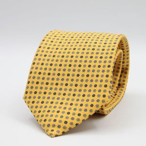 Holliday &amp; Brown for Cruciani &amp; Bella
100% Printed Silk
Self Tipped
Yellow, Navy Blue, Light Blue and White motif Tie
Handmade in Italy
8 cm x 150 cm
#9367