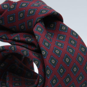 Holliday &amp; Brown for Cruciani &amp; Bella
100% Printed Wool
Self-Tipped

Red Wine, Green and Light Blue Color motif tie
Handmade in Italy

8 cm x 150 cm
#8986