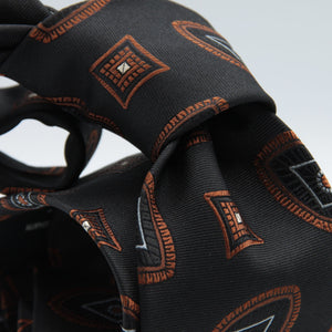 Holliday &amp; Brown for Cruciani &amp; Bella
100%&nbsp;Woven Jacquard Silk
Tipped

Black, Brown and Off-White Color motif tie
Handmade in Italy

8 cm x 150 cm
#8972