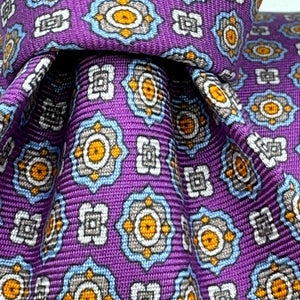 Cruciani &amp; Bella 100% Printed Silk&nbsp; Tipped Purple, Orange, Yellow, Grey, Beige and Light Bleu Handmade in Italy 8,5 cm x 148 cm New Old Stock