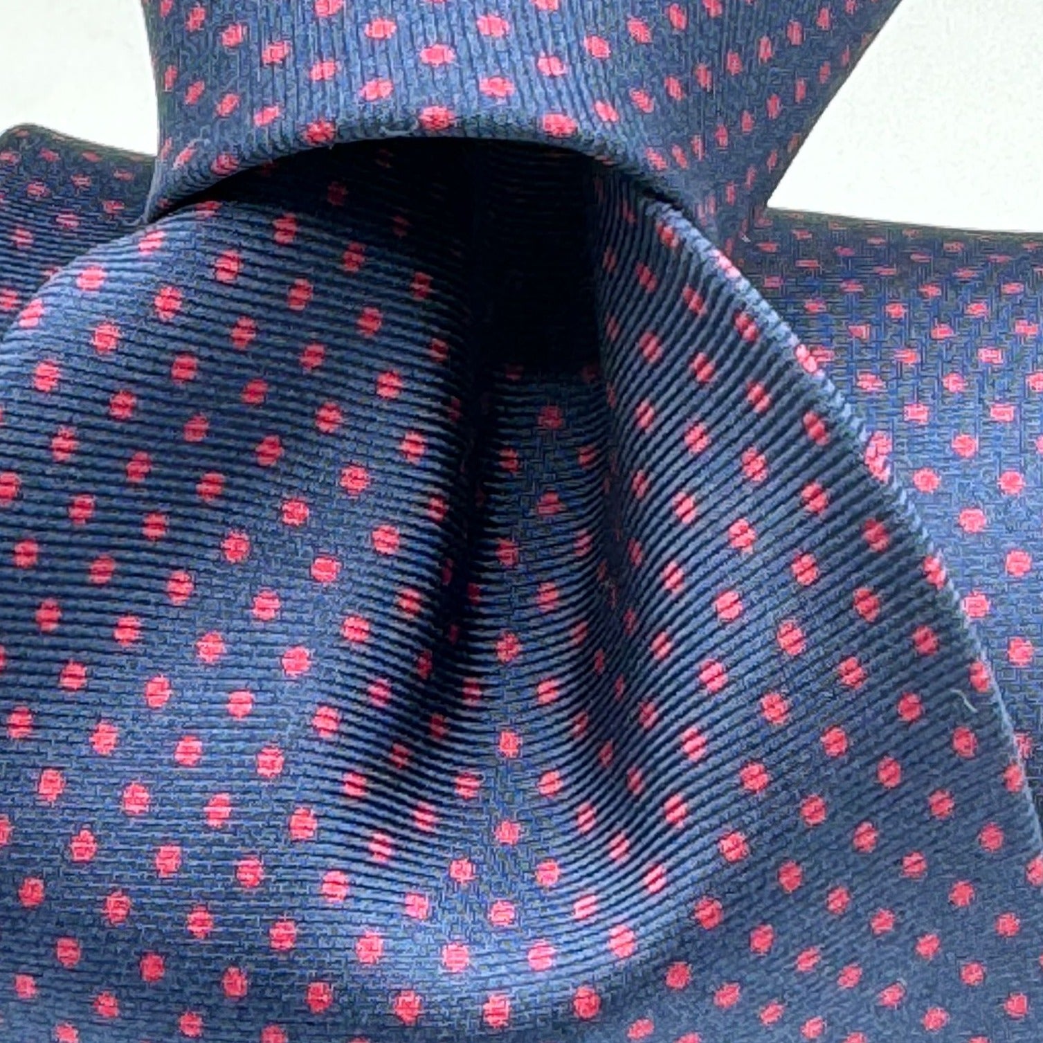 Cruciani &amp; Bella 100% Printed Silk&nbsp; Tipped Bleu, Red polka dot Handmade in Italy 8,5 cm x 148 cm New Old Stock