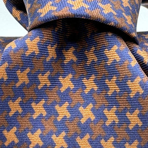 Cruciani &amp; Bella 100% Printed Silk&nbsp; Tipped Brown, Beige and Light Brown Houndstooth Tie Handmade in Italy 8,5 cm x 148 cm New Old Stock