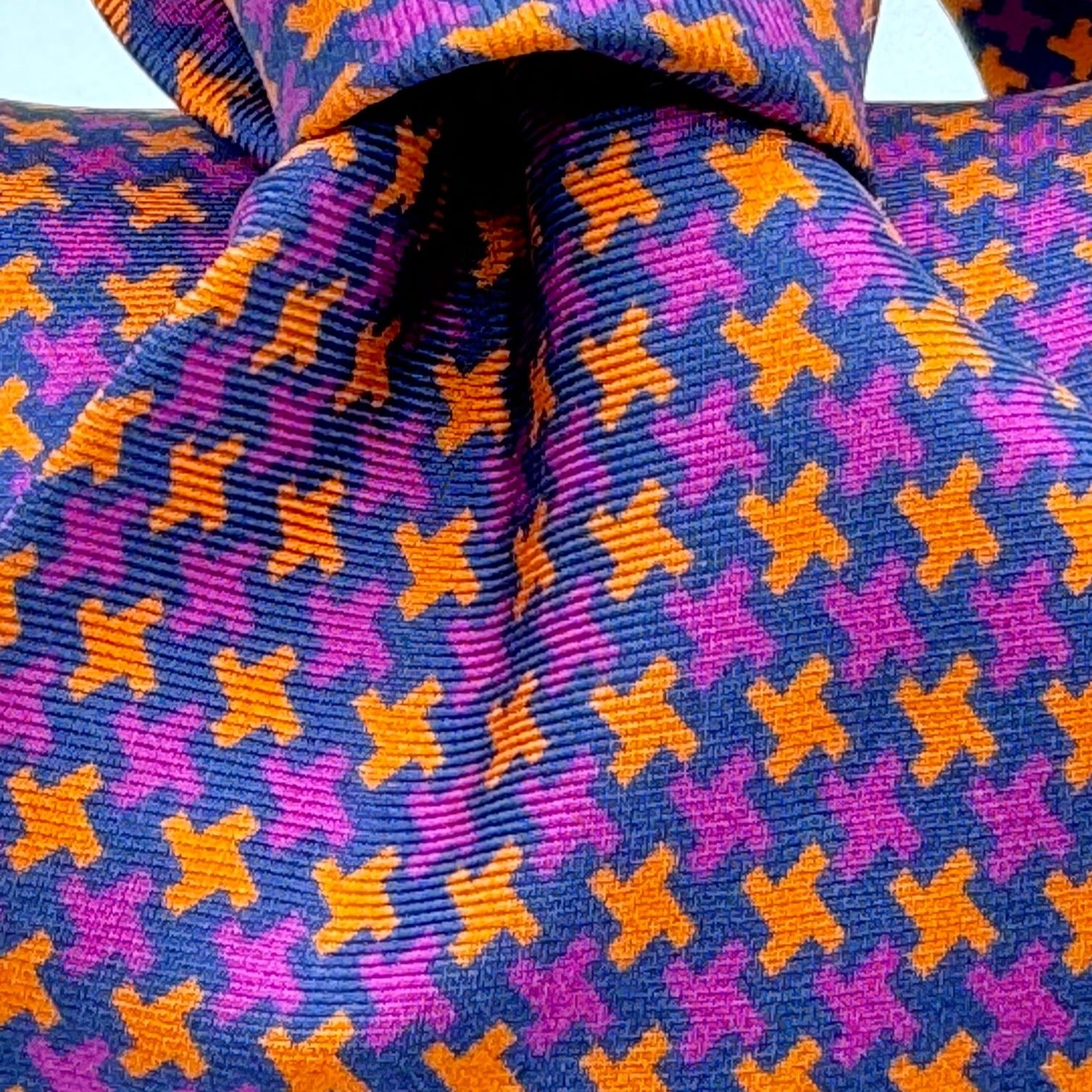 Cruciani &amp; Bella 100% Printed Silk&nbsp; Tipped Bleu, Orange and Purple Houndstooth Tie Handmade in Italy 8,5 cm x 148 cm New Old Stock