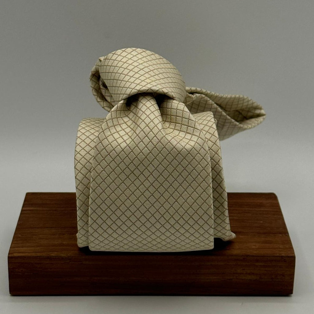 N.O.S. Holliday &amp; Brown&nbsp; 100% Silk&nbsp; Wowen Jaquard Tipped Tie Ivory Tie Light Brown Square Handmade in England 9,5 cm x 146 cm