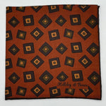 Holliday &amp; Brown
Hand-rolled&nbsp;&nbsp;
Holliday &amp; Brown for Cruciani &amp; Bella
100% Silk
Rust, Brown, Light Brown and Light Green
Double Faces
Motif&nbsp; Pocket Square
Handmade in Italy

32 cm X 32 cm