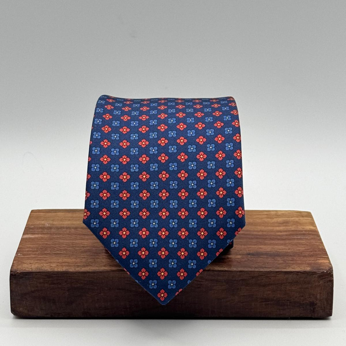Cruciani &amp; Bella
100% Printed Silk&nbsp;
Tipped
Blue, Red, Light Blue and Yellow Motif Tie
Handmade in Italy
8,5 cm x 148 cm
New Old Stock