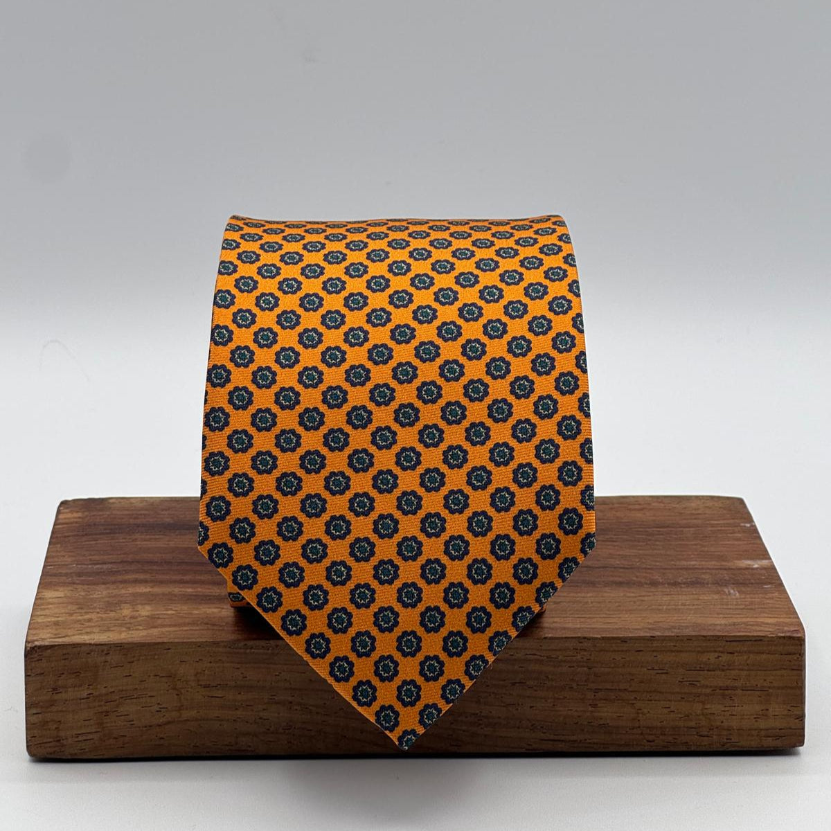 Cruciani &amp; Bella
100% Printed Silk&nbsp;
Tipped
Orange, Light Blue, Blue, Green and Yellow Motif Tie
Handmade in Italy
8,5 cm x 148 cm
New Old Stock