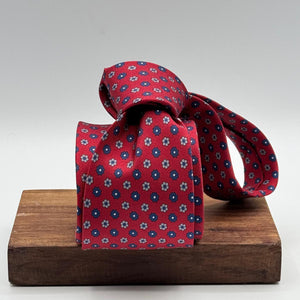 Cruciani &amp; Bella
100% Printed Silk&nbsp;
Tipped
Red, Blue and Grey Floral Motif Tie
Handmade in Italy
8,5 cm x 148 cm
New Old Stock
