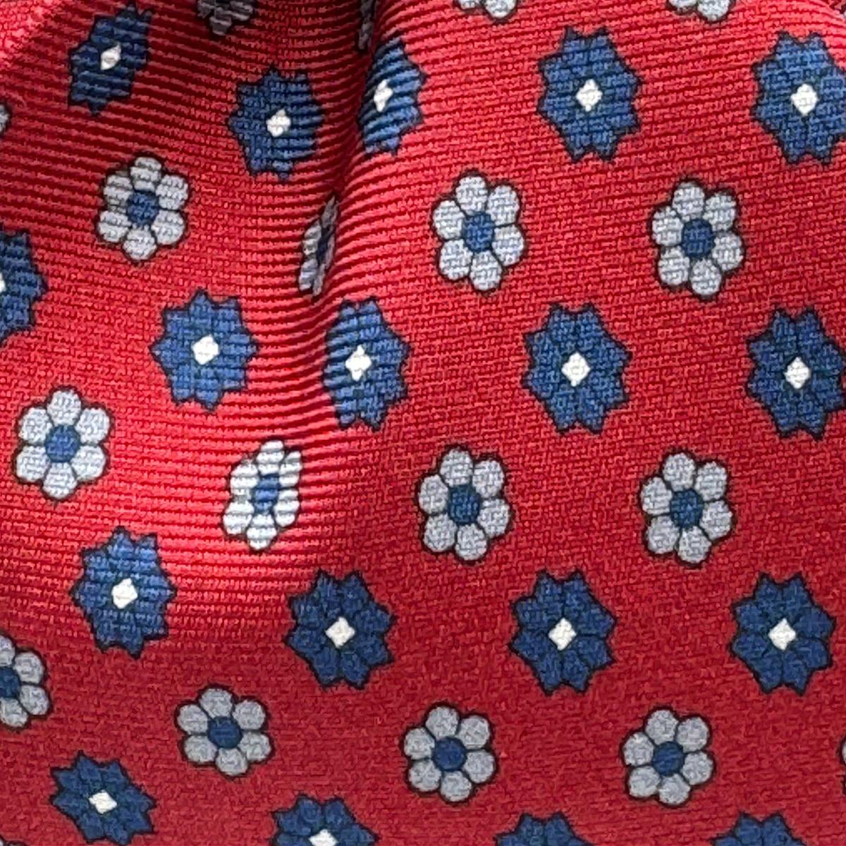Cruciani &amp; Bella
100% Printed Silk&nbsp;
Tipped
Red, Blue and Grey Floral Motif Tie
Handmade in Italy
8,5 cm x 148 cm
New Old Stock
