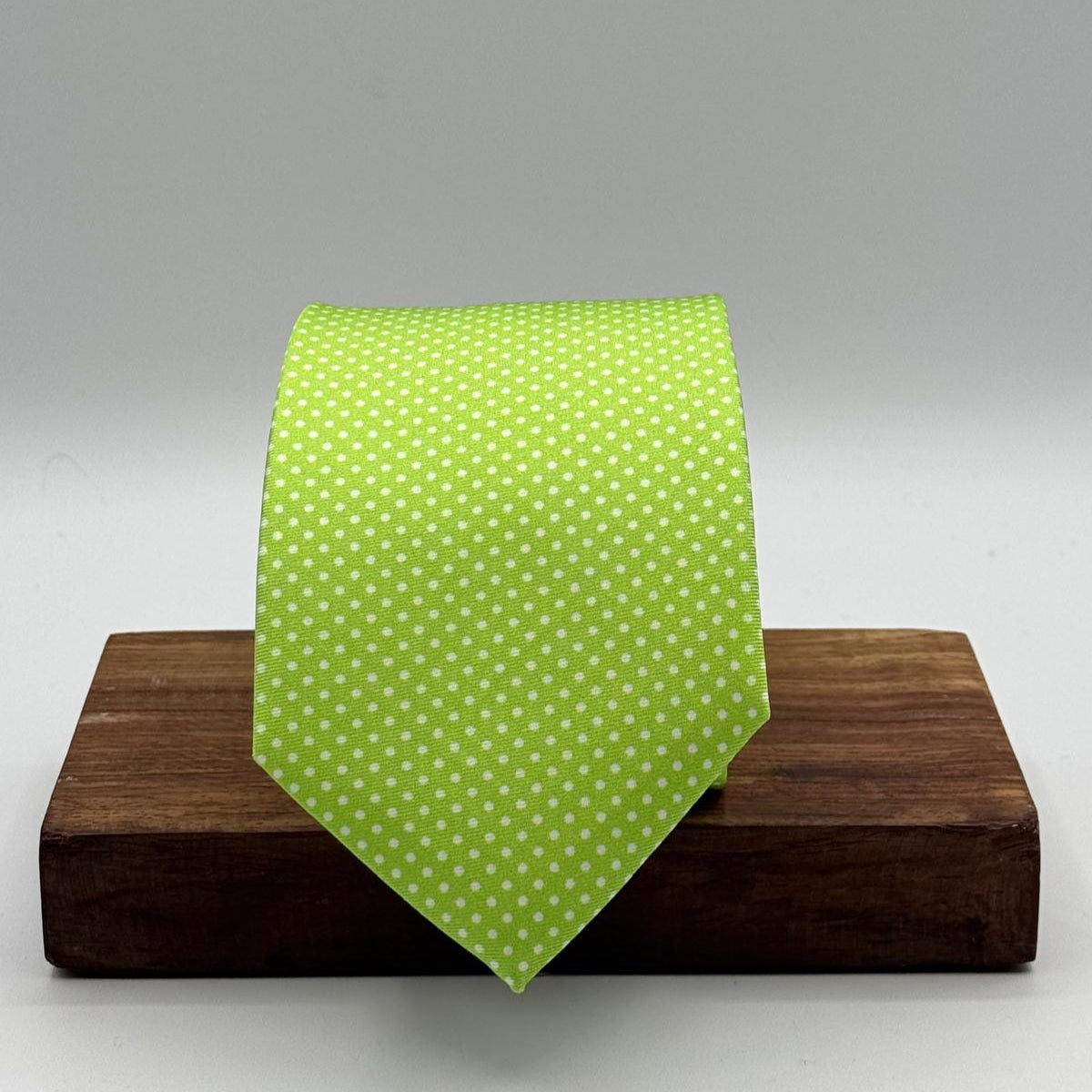 Cruciani &amp; Bella
100% Printed Silk&nbsp;
Tipped
Light Green and White Polka Dots Motif Tie
Handmade in Italy
8,5 cm x 148 cm
New Old Stock