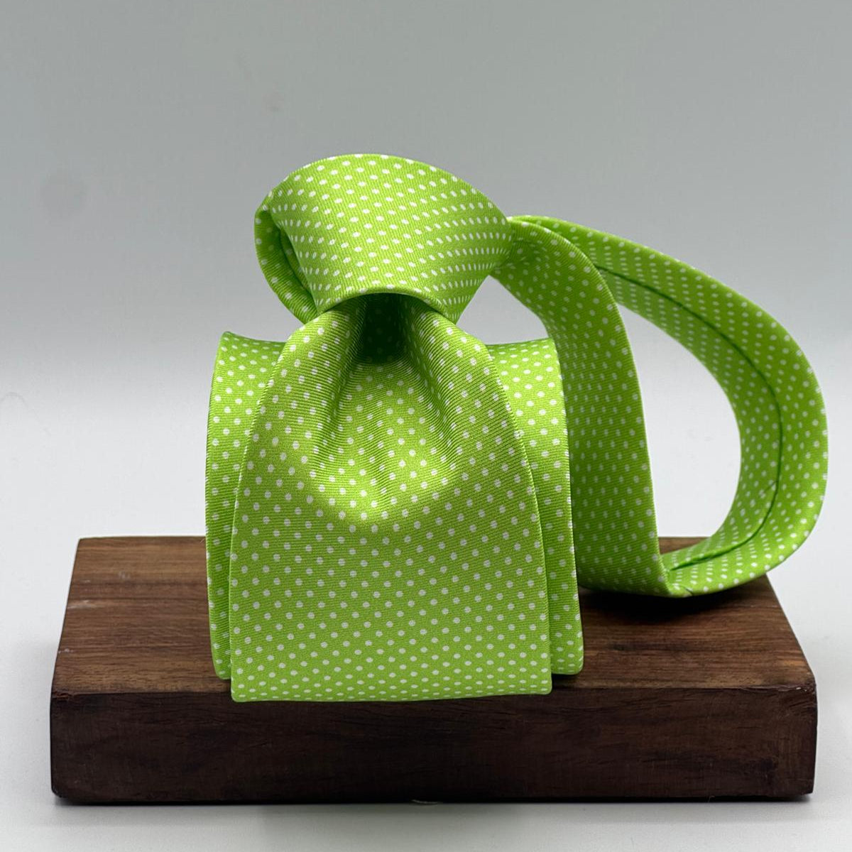 Cruciani &amp; Bella
100% Printed Silk&nbsp;
Tipped
Light Green and White Polka Dots Motif Tie
Handmade in Italy
8,5 cm x 148 cm
New Old Stock