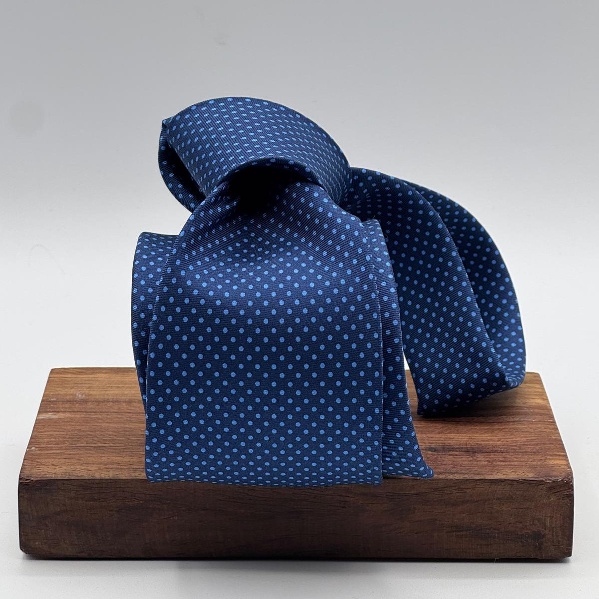 Cruciani &amp; Bella
100% Printed Silk&nbsp;
Tipped
Blue and Light Blue Polka Dots Motif Tie
Handmade in Italy
8,5 cm x 148 cm
New Old Stock