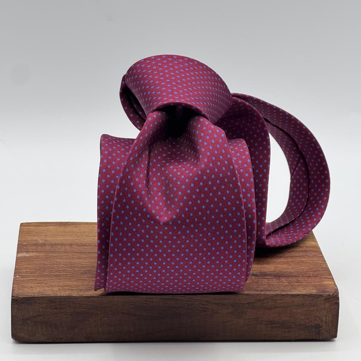 Cruciani &amp; Bella
100% Printed Silk&nbsp;
Tipped
Red Wine and Light Blue Polka Dots Motif Tie
Handmade in Italy
8,5 cm x 148 cm
New Old Stock