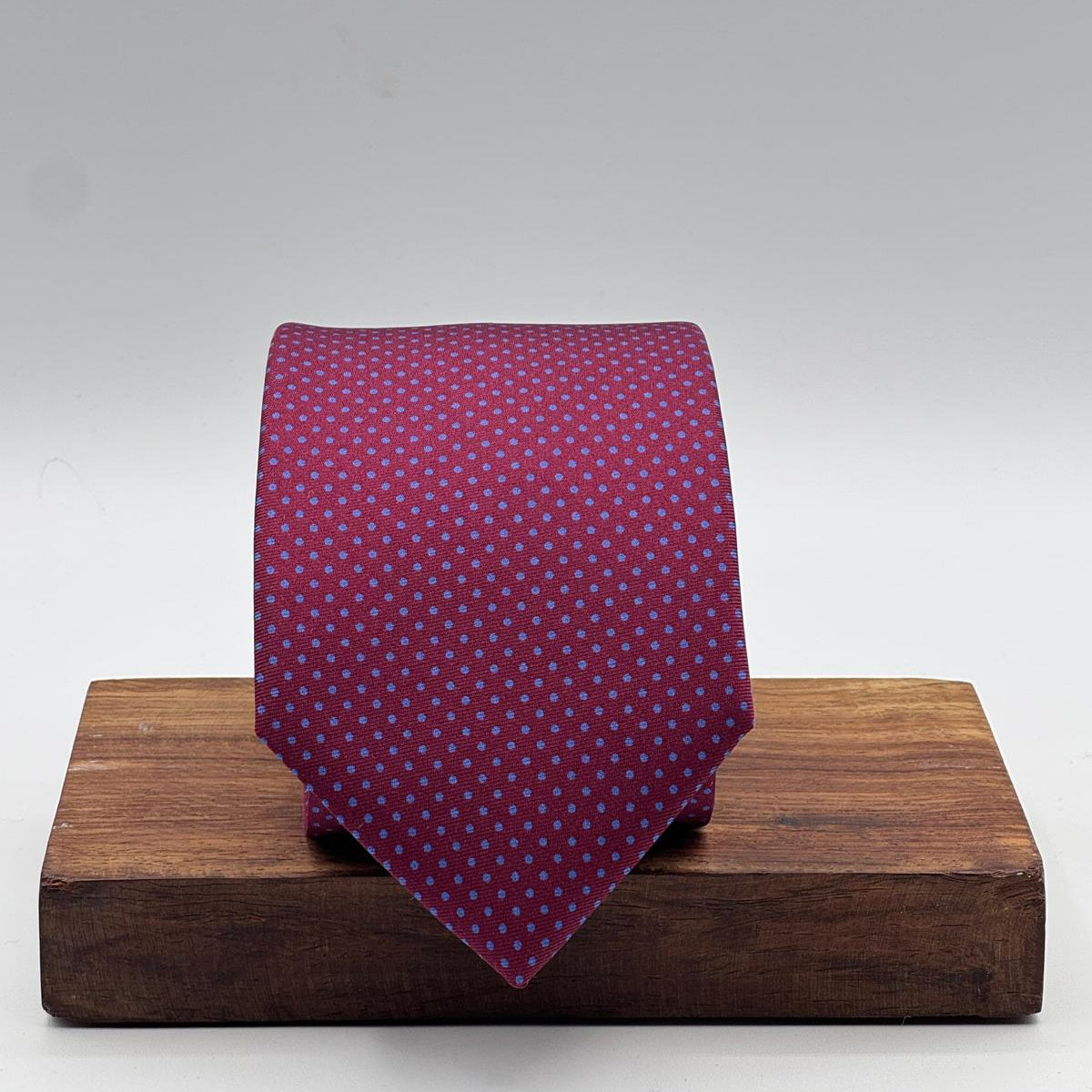 Cruciani &amp; Bella
100% Printed Silk&nbsp;
Tipped
Red Wine and Light Blue Polka Dots Motif Tie
Handmade in Italy
8,5 cm x 148 cm
New Old Stock