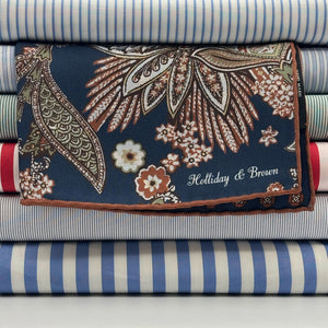 Holliday &amp; Brown
Hand-rolled&nbsp;&nbsp;
Holliday &amp; Brown for Cruciani &amp; Bella
100% Silk
Blue, Off White, Green and Brown
Double Faces
Paisley Motif&nbsp; Pocket Square
Handmade in Italy

32 cm X 32 cm