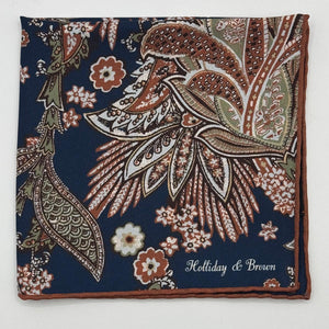 Holliday &amp; Brown
Hand-rolled&nbsp;&nbsp;
Holliday &amp; Brown for Cruciani &amp; Bella
100% Silk
Blue, Off White, Green and Brown
Double Faces
Paisley Motif&nbsp; Pocket Square
Handmade in Italy

32 cm X 32 cm