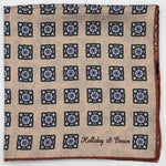 Holliday &amp; Brown
Hand-rolled&nbsp;&nbsp;
Holliday &amp; Brown for Cruciani &amp; Bella
100% Silk
Sand, Light Blue, Green and White
Double Faces
Paisley Motif&nbsp; Pocket Square
Handmade in Italy

32 cm X 32 cm