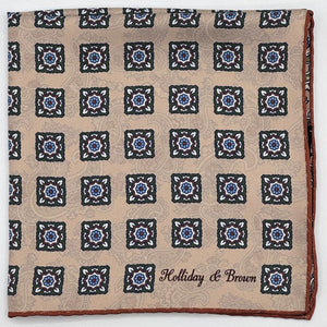 Holliday &amp; Brown
Hand-rolled&nbsp;&nbsp;
Holliday &amp; Brown for Cruciani &amp; Bella
100% Silk
Sand, Light Blue, Green and White
Double Faces
Paisley Motif&nbsp; Pocket Square
Handmade in Italy

32 cm X 32 cm