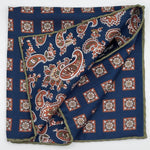 Holliday &amp; Brown
Hand-rolled&nbsp;&nbsp;
Holliday &amp; Brown for Cruciani &amp; Bella
100% Silk
Blue, Light Brown, White and Green
Double Faces
Paisley Motif&nbsp; Pocket Square
Handmade in Italy

32 cm X 32 cm