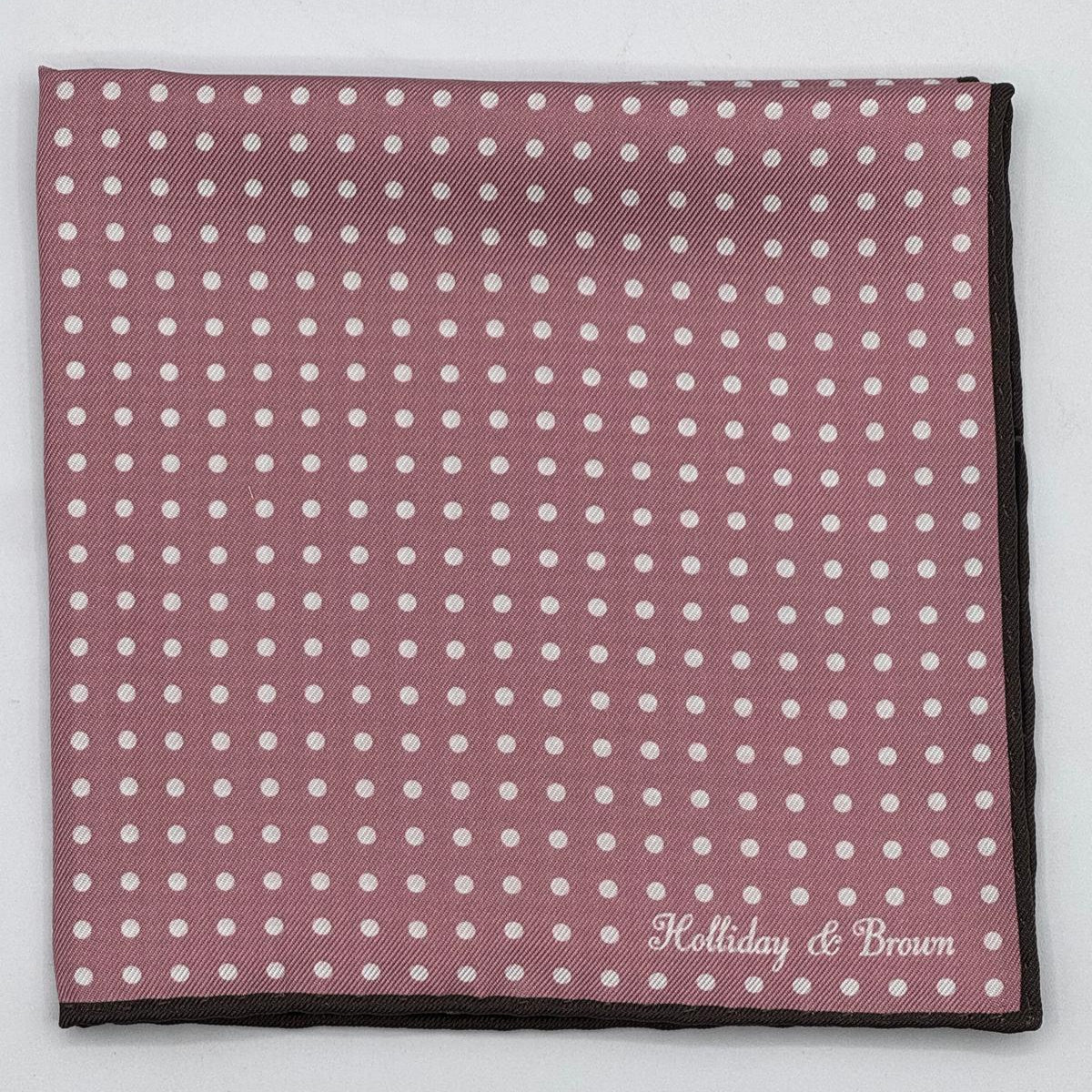 Holliday &amp; Brown
Hand-rolled&nbsp;&nbsp;
Holliday &amp; Brown for Cruciani &amp; Bella
100% Silk
Antique Pink and White
Double Faces
Dots and Pied de Poule Motif&nbsp; Pocket Square
Handmade in Italy

32 cm X 32 cm