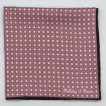 Holliday &amp; Brown
Hand-rolled&nbsp;&nbsp;
Holliday &amp; Brown for Cruciani &amp; Bella
100% Silk
Antique Pink and White
Double Faces
Dots and Pied de Poule Motif&nbsp; Pocket Square
Handmade in Italy

32 cm X 32 cm