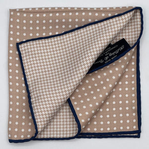 Holliday &amp; Brown
Blue Hand-rolled&nbsp;&nbsp;
Holliday &amp; Brown for Cruciani &amp; Bella
100% Silk
Sand and White
Double Faces
Dots and Pied de Poule Motif&nbsp; Pocket Square
Handmade in Italy

32 cm X 32 cm