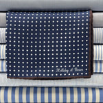 Holliday &amp; Brown
Brown Hand-rolled&nbsp;&nbsp;
Holliday &amp; Brown for Cruciani &amp; Bella
100% Silk
Antique Pink and White
Double Faces
Dots and Pied de Poule Motif&nbsp; Pocket Square
Handmade in Italy

32 cm X 32 cm