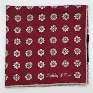 Holliday &amp; Brown
Hand-rolled&nbsp;&nbsp;
Holliday &amp; Brown for Cruciani &amp; Bella
100% Silk
Red Wine, Rust, Sand and White
Double Faces
Motif&nbsp; Pocket Square
Handmade in Italy

32 cm X 32 cm
