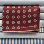 Holliday &amp; Brown
Hand-rolled&nbsp;&nbsp;
Holliday &amp; Brown for Cruciani &amp; Bella
100% Silk
Red Wine, Rust, Sand and White
Double Faces
Motif&nbsp; Pocket Square
Handmade in Italy

32 cm X 32 cm