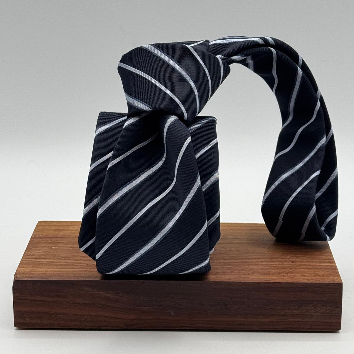 Cruciani &amp; Bella
100% Silk&nbsp;
Woven Jacquard&nbsp;
Self Tipped
Dark Bleu, Grey and Light Bleu Stripes Tie
Handmade in Italy
New Old Stock
7 cm x 150 cm