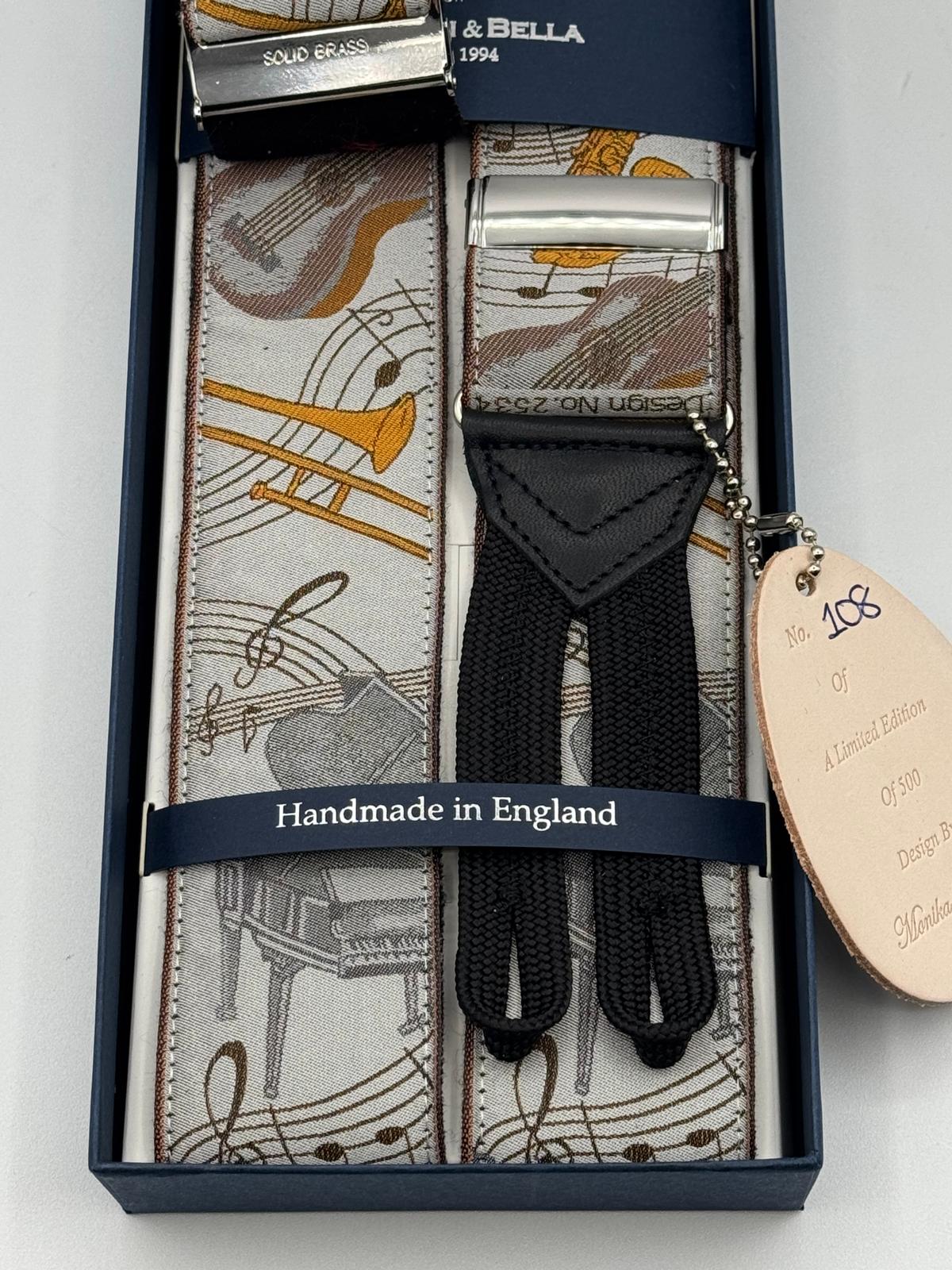 Albert Thurston for Cruciani &amp; Bella
Made in England
Limited Edition 108 or 107/500
Adjustable Sizing
40 mm Woven Silk
Light Grey, Gold and Light Brown
Symphony Motif Braces
Y-Shaped
Size Multifit Adjustable&nbsp;Length:&nbsp;115cm (= 45 inch) Maximum
Nickel Fittings