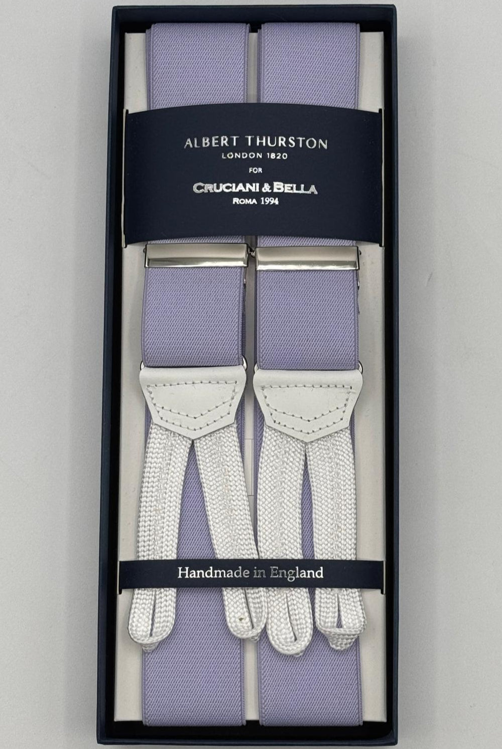 Albert Thurston for Cruciani &amp; Bella
Made in England
Adjustable Sizing
35 mm elastic Lilac plain braces
Braid ends
Y-Shaped
Nickel Fittings
Size Multifit Adjustable&nbsp;Length:&nbsp;115cm (= 45 inch) Maximum