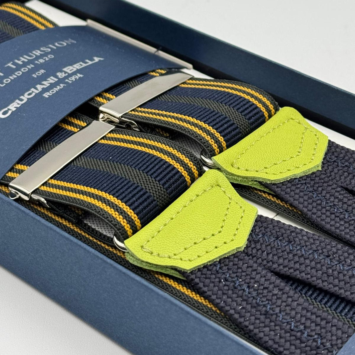 Albert Thurston for Cruciani &amp; Bella
Made in England
Adjustable Sizing
35 mm elastic&nbsp; braces
Blue, Yellow and Dark Green Stripes braces
Braid ends
Y-Shaped
Nickel Fittings
Size Multifit Adjustable&nbsp;Length:&nbsp;115cm (= 45 inch) Maximum