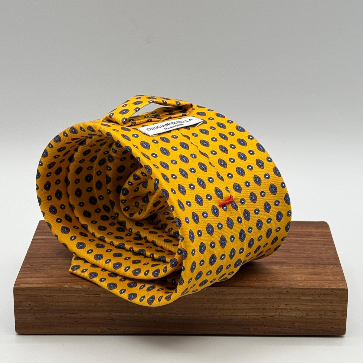 Cruciani &amp; Bella
100% Printed Silk&nbsp;
Tipped
Yellow, Blue and Brown Motif Tie
Handmade in Italy
8,5 cm x 148 cm
New Old Stock